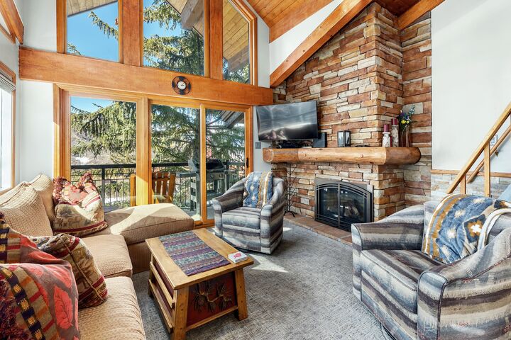 #3304 - Ivy - Living Area