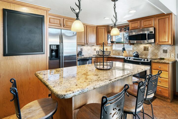 #3304 - Ivy - Kitchen