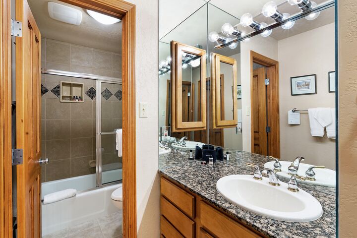 #2217 - Hickory - Master Ensuite Bathroom