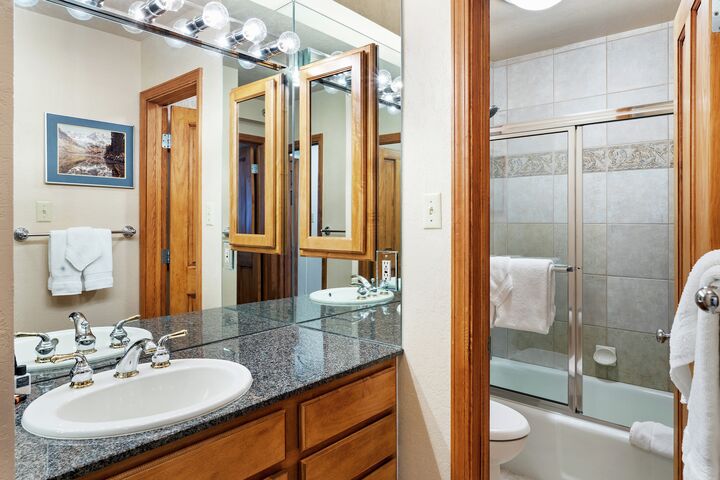 #2217 - Hickory - Ensuite Bathroom