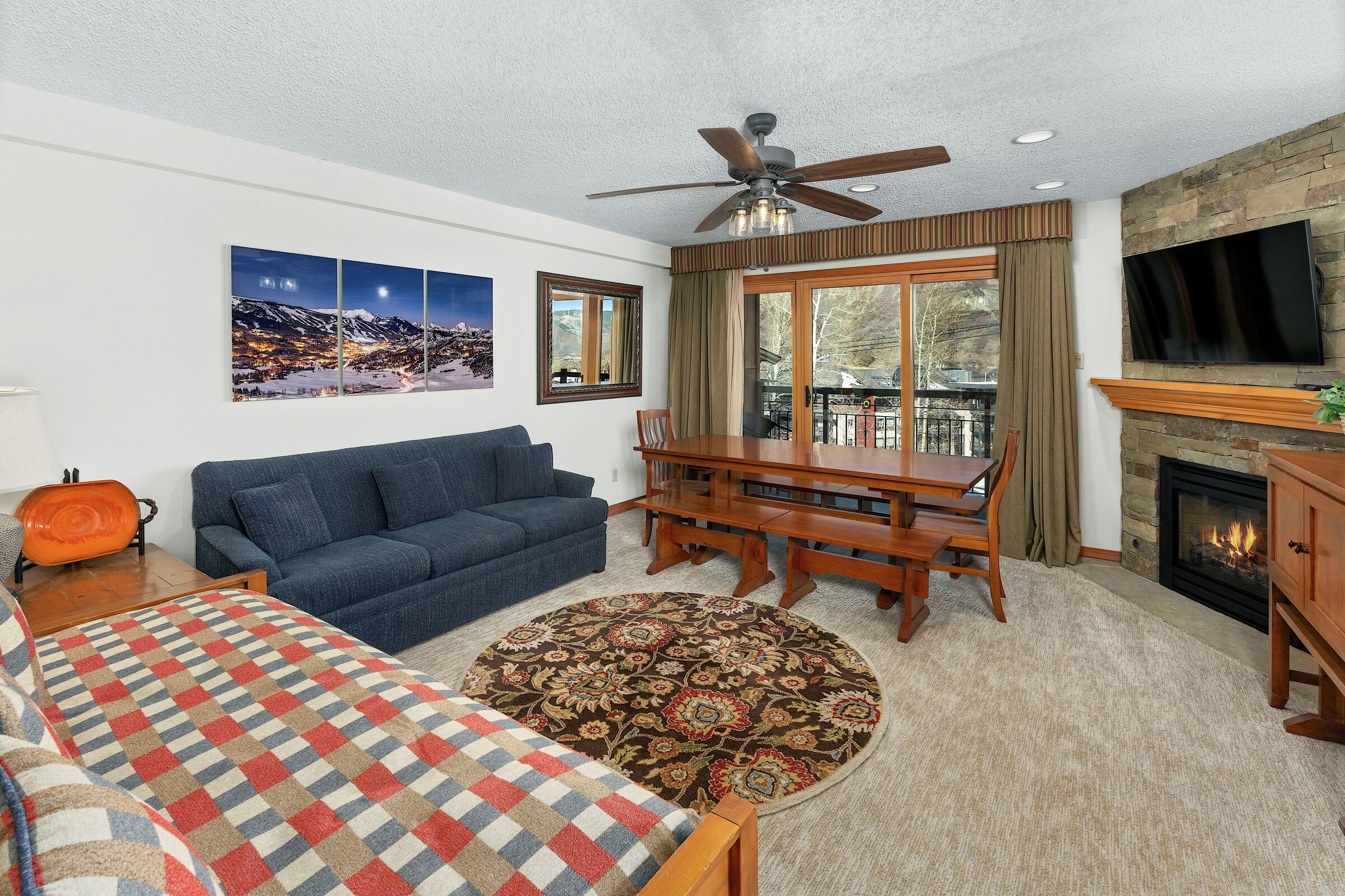 Living Area & Dining Area