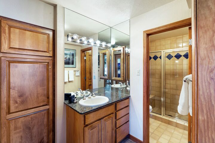 #2217 - Hickory - Bathroom