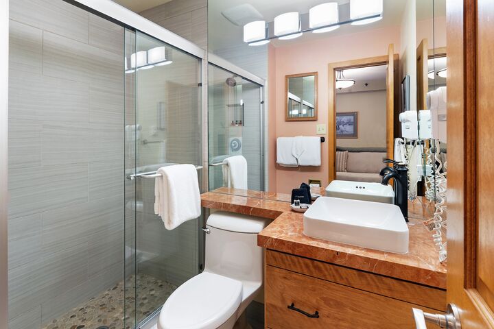 #1120 - Grape - Master Ensuite Bathroom