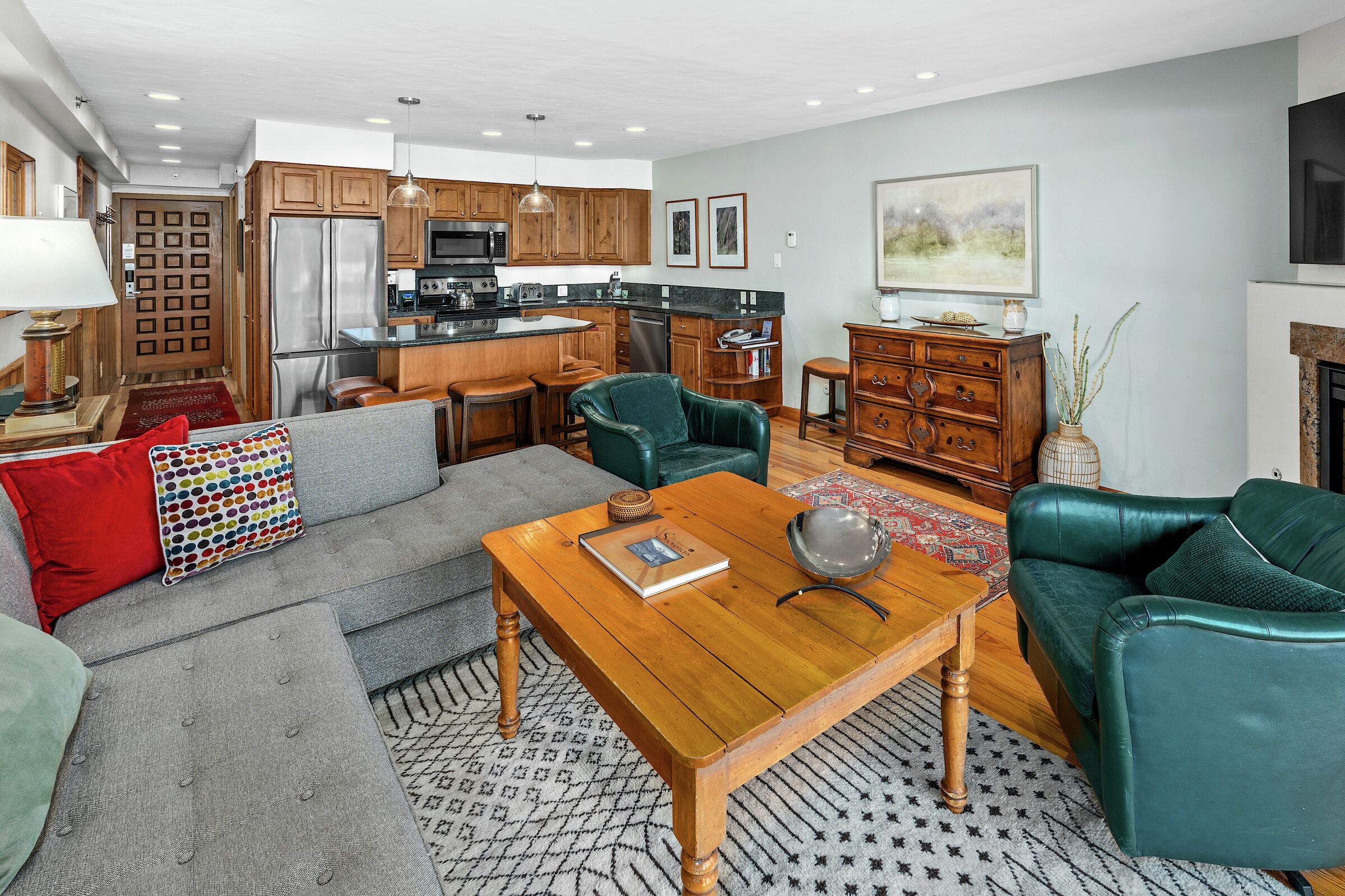 #1120 - Grape - Living Area