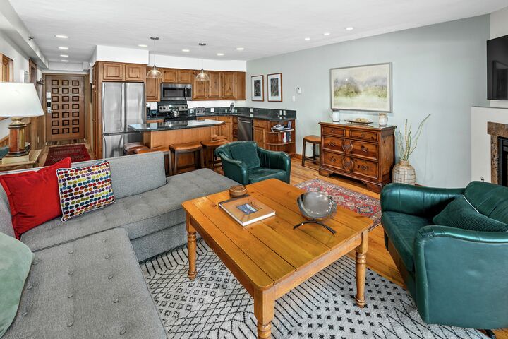 #1120 - Grape - Living Area