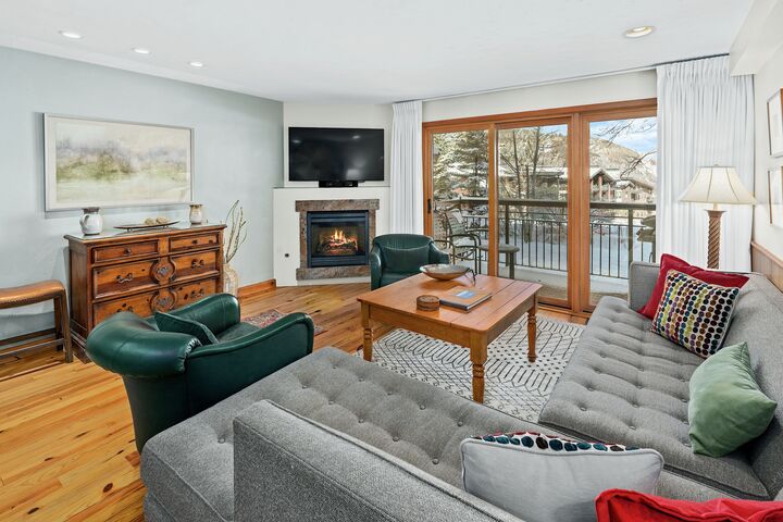 #1120 - Grape - Living Area