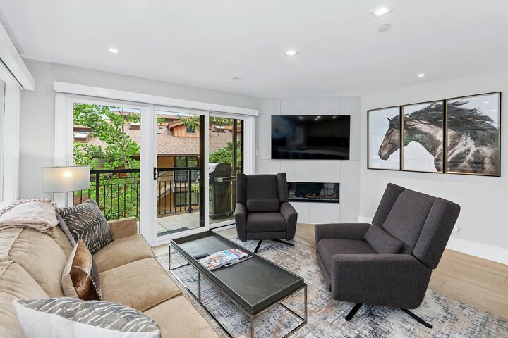 #2212 - Hickory - Living Area