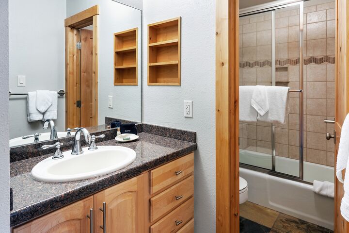 #3109 - Ivy - Ensuite Bathroom