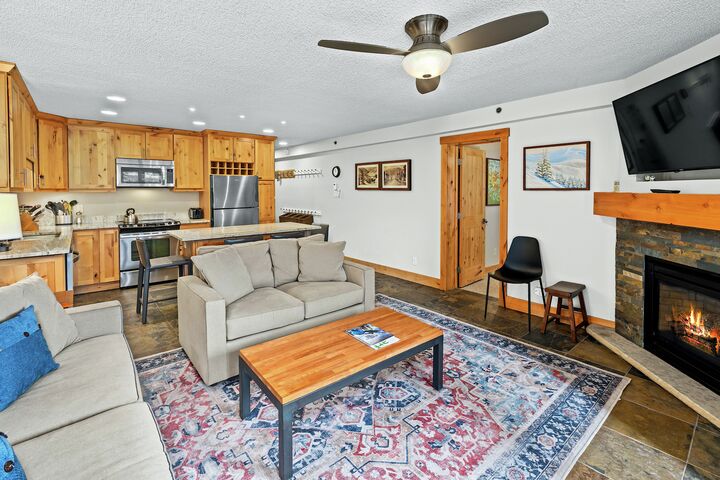 #3109 - Ivy - Living Area