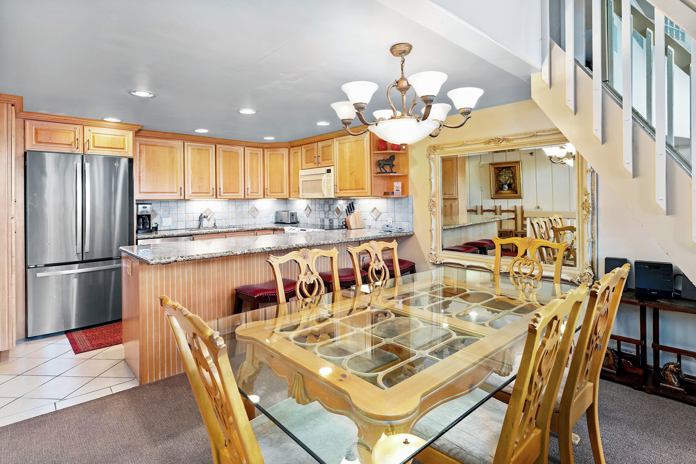 Dining Area & Kitchen