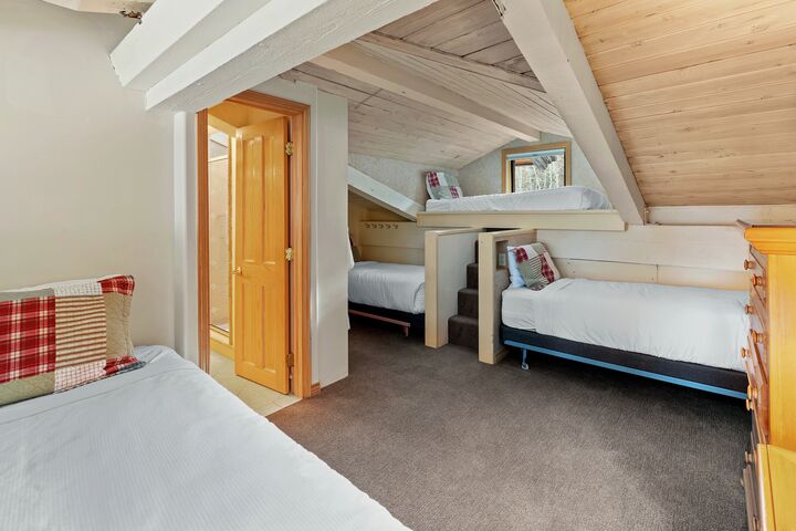 #3102 - Juniper - Loft Bedroom