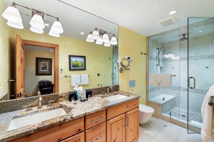 #1105 - Dogwood - Ensuite Bathroom