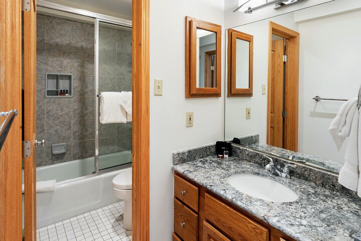 #1202 - Aspen - Ensuite Bathroom