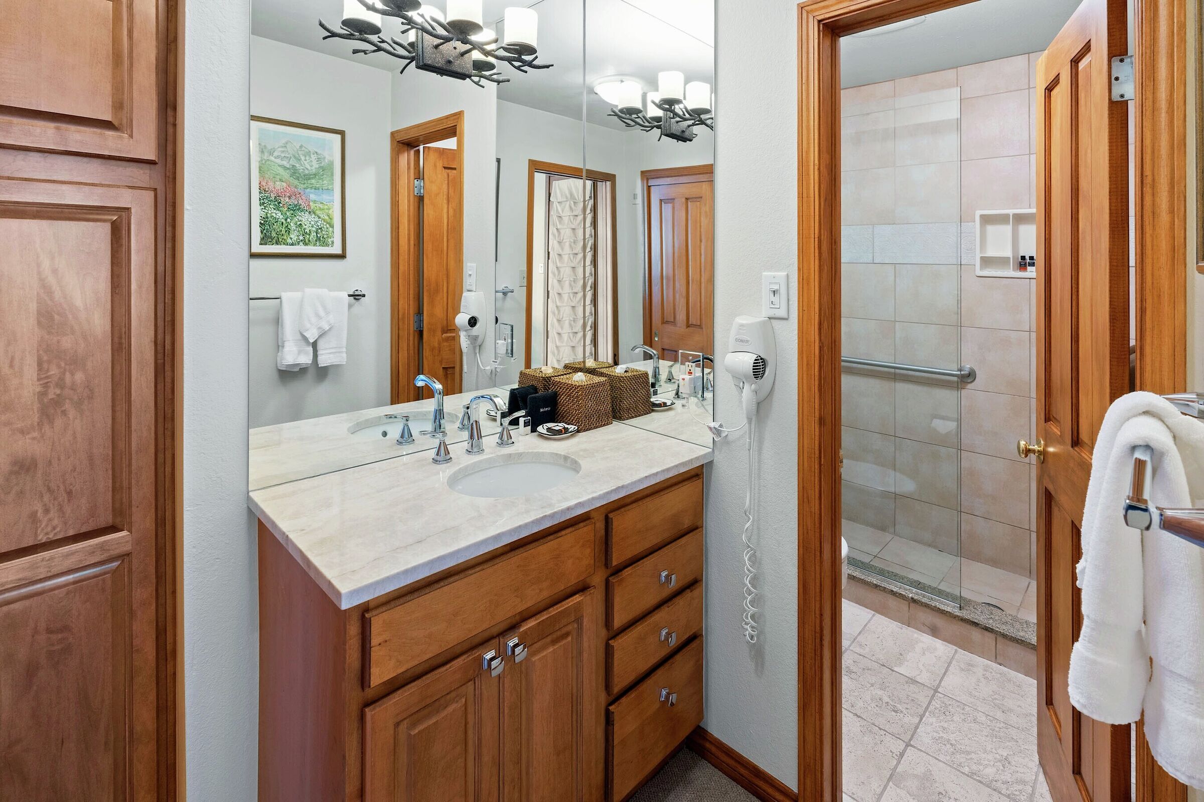 #1217 - Grape - Ensuite Bathroom