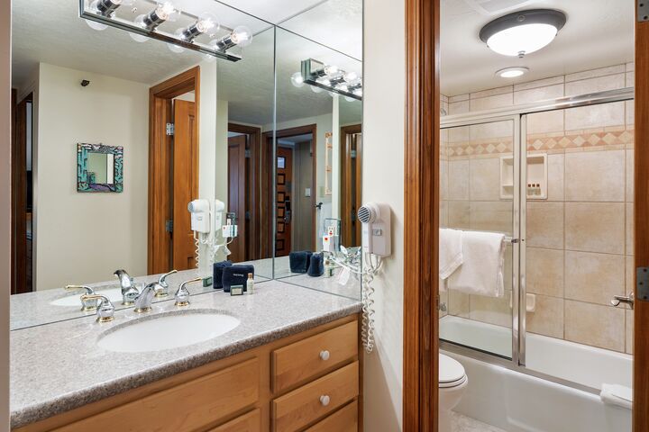 #2316 - Hickory - Ensuite Bathroom