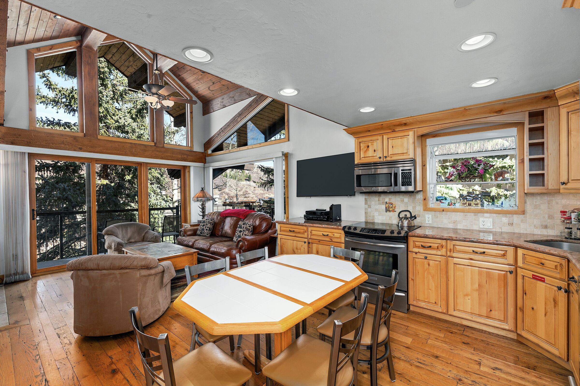 Dining Area & Kitchen