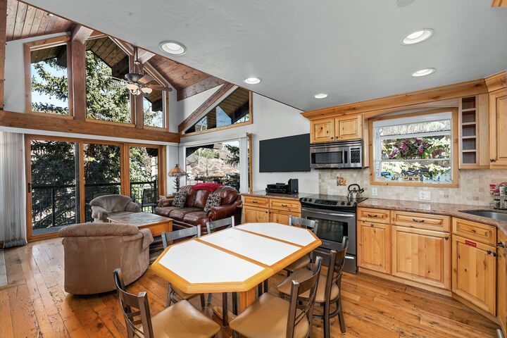 #1212 - Dogwood - Dining Area & Kitchen