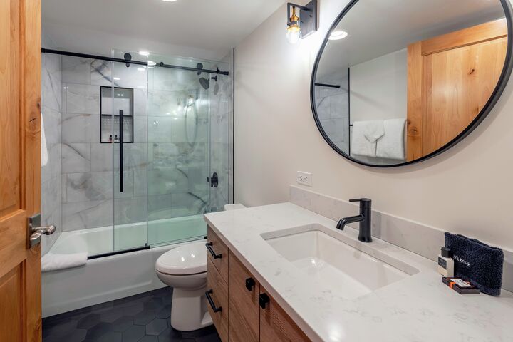 #2315 - Hickory - Bathroom