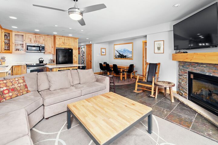 #3113 - Ivy - Living Area