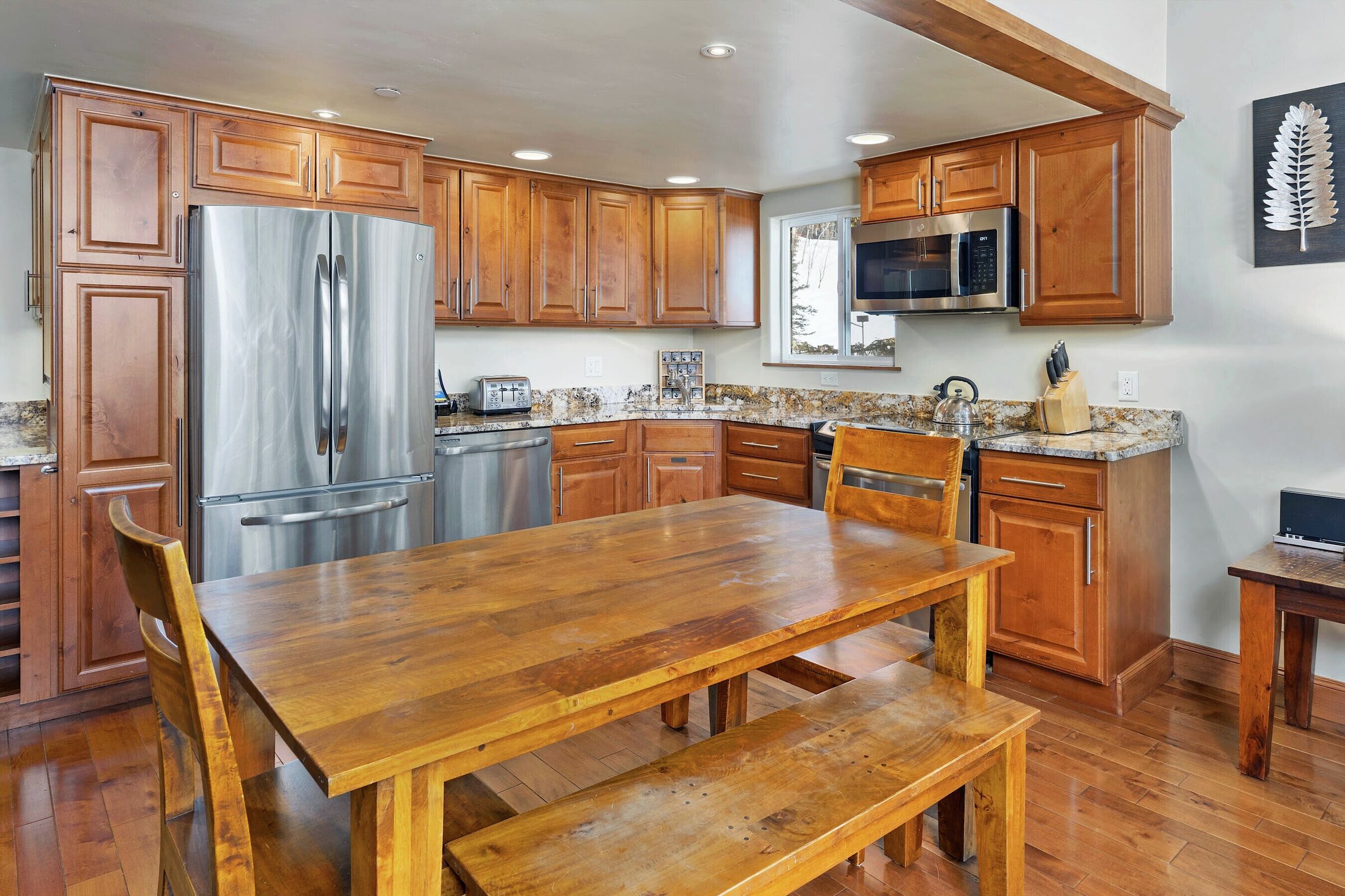 Dining Area & Kitchen