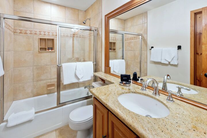 #1207 - Dogwood - Bathroom