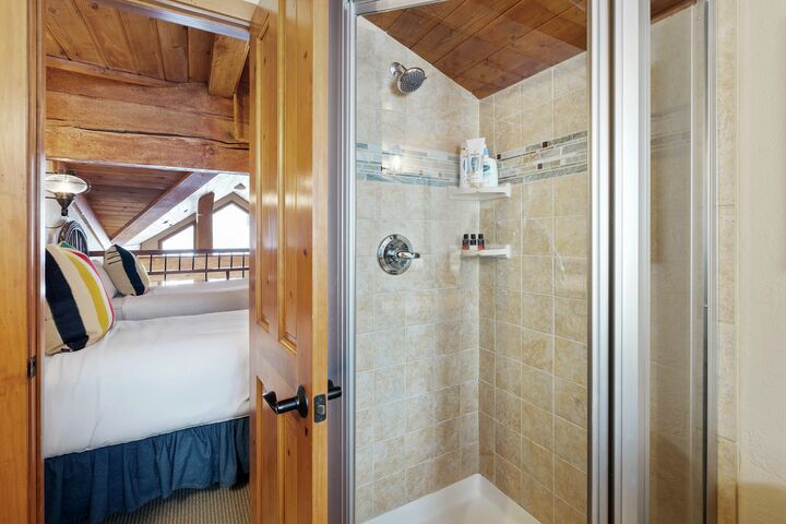#1207 - Dogwood - Loft Ensuite Bathroom