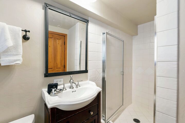 #1207 - Dogwood - Ensuite Bathroom