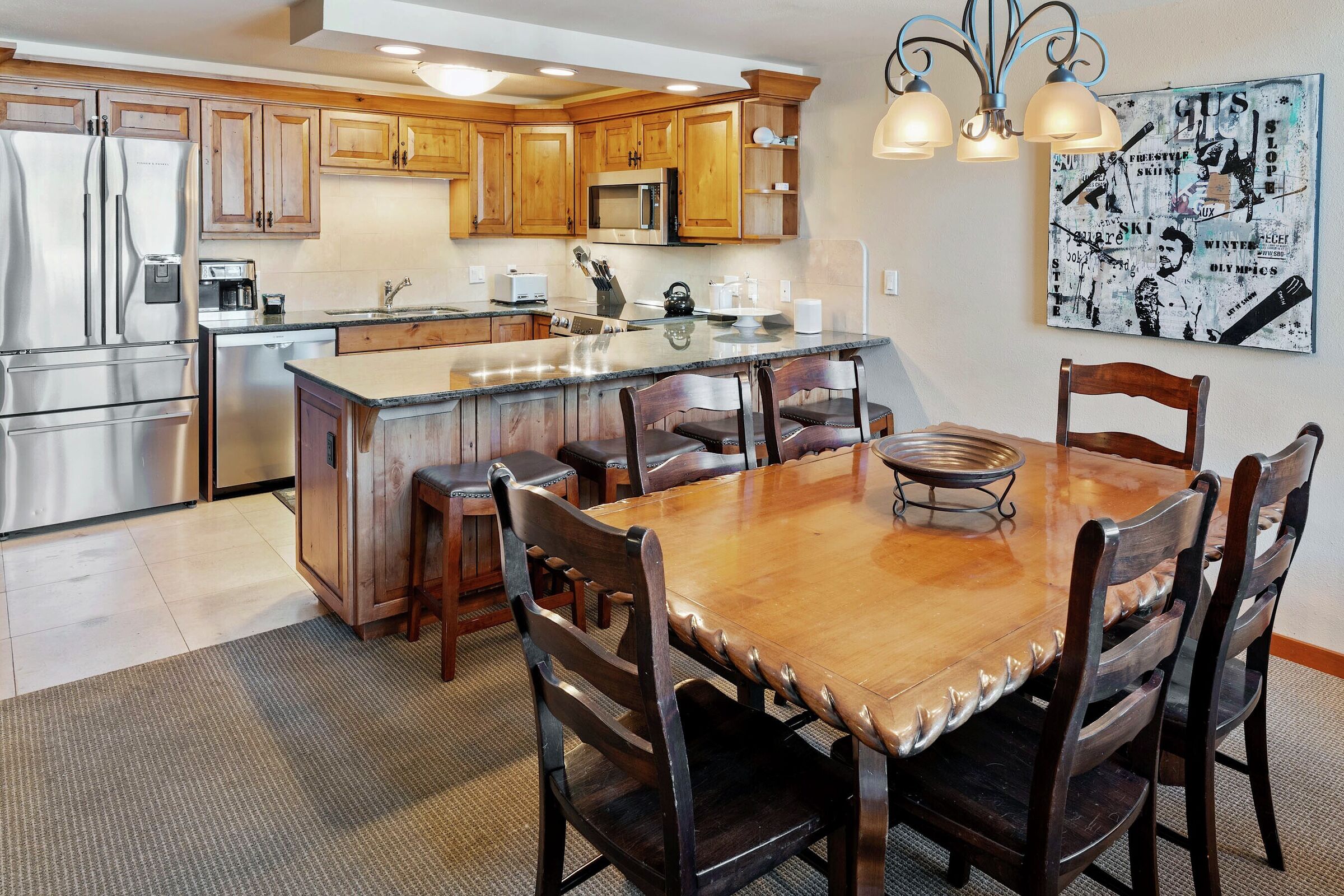 Dining Area & Kitchen