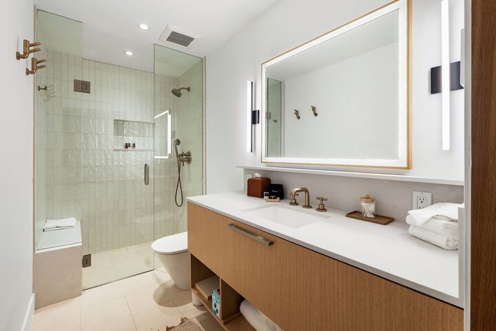 #1114 - Fir - Master Ensuite Bathroom
