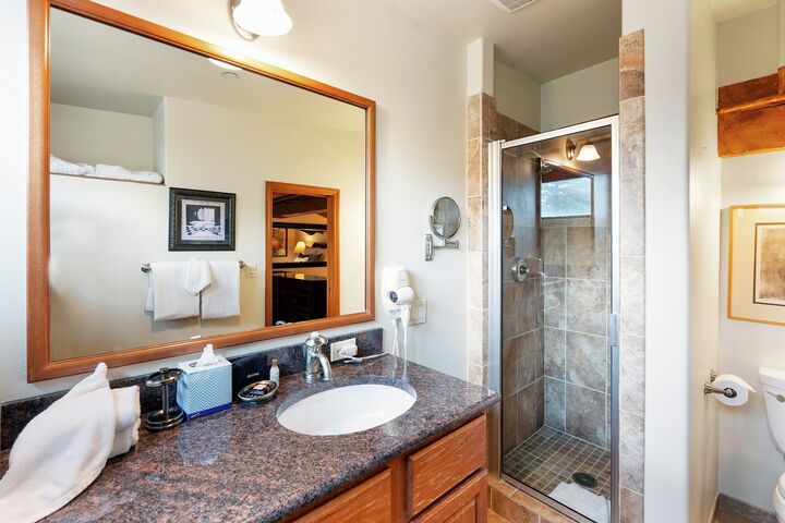 #1302 - Aspen - Ensuite Bathroom