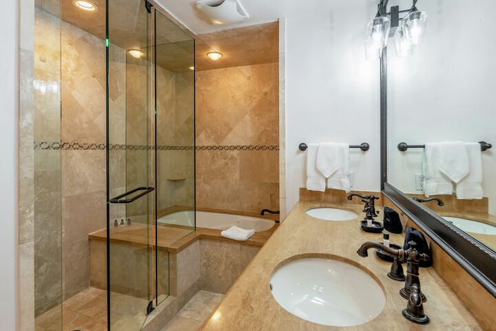 #2209 - Elm - Master Ensuite Bathroom