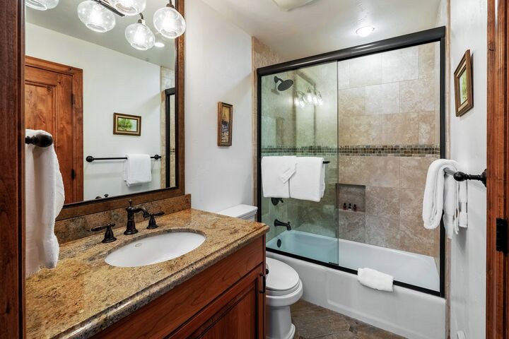 #2209 - Elm - Bathroom