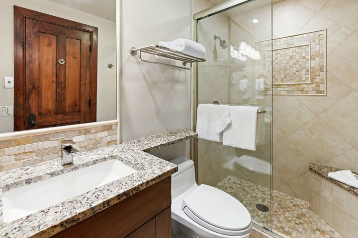 #3106 - Ivy - Ensuite Bathroom