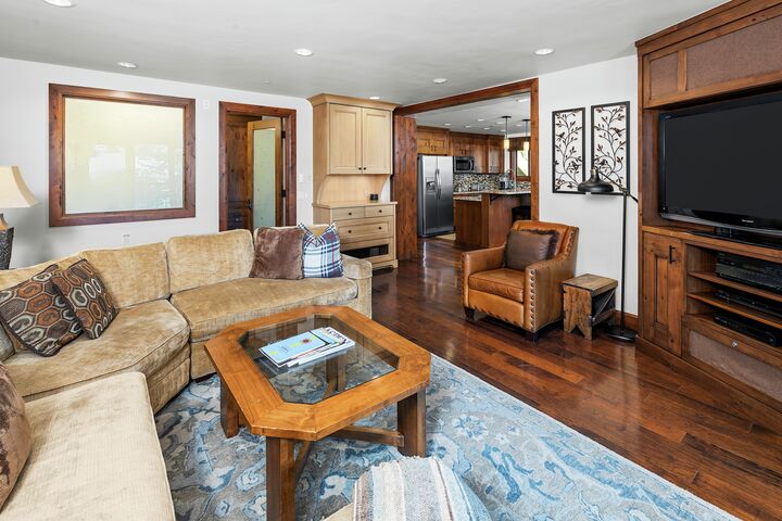 #3106 - Ivy - Living Area