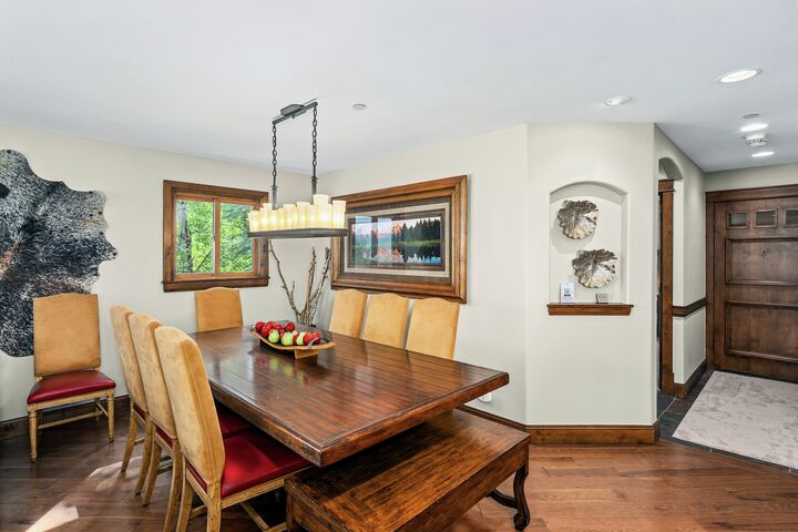 #3110 - Ivy - Dining Area