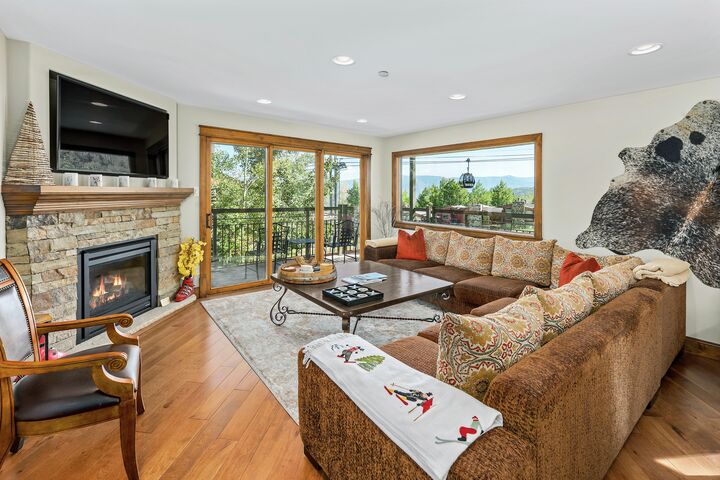 #3110 - Ivy - Living Area