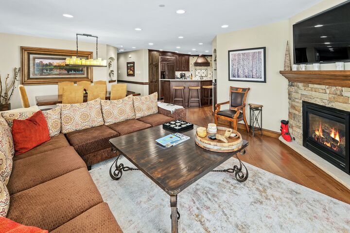 #3110 - Ivy - Living Area