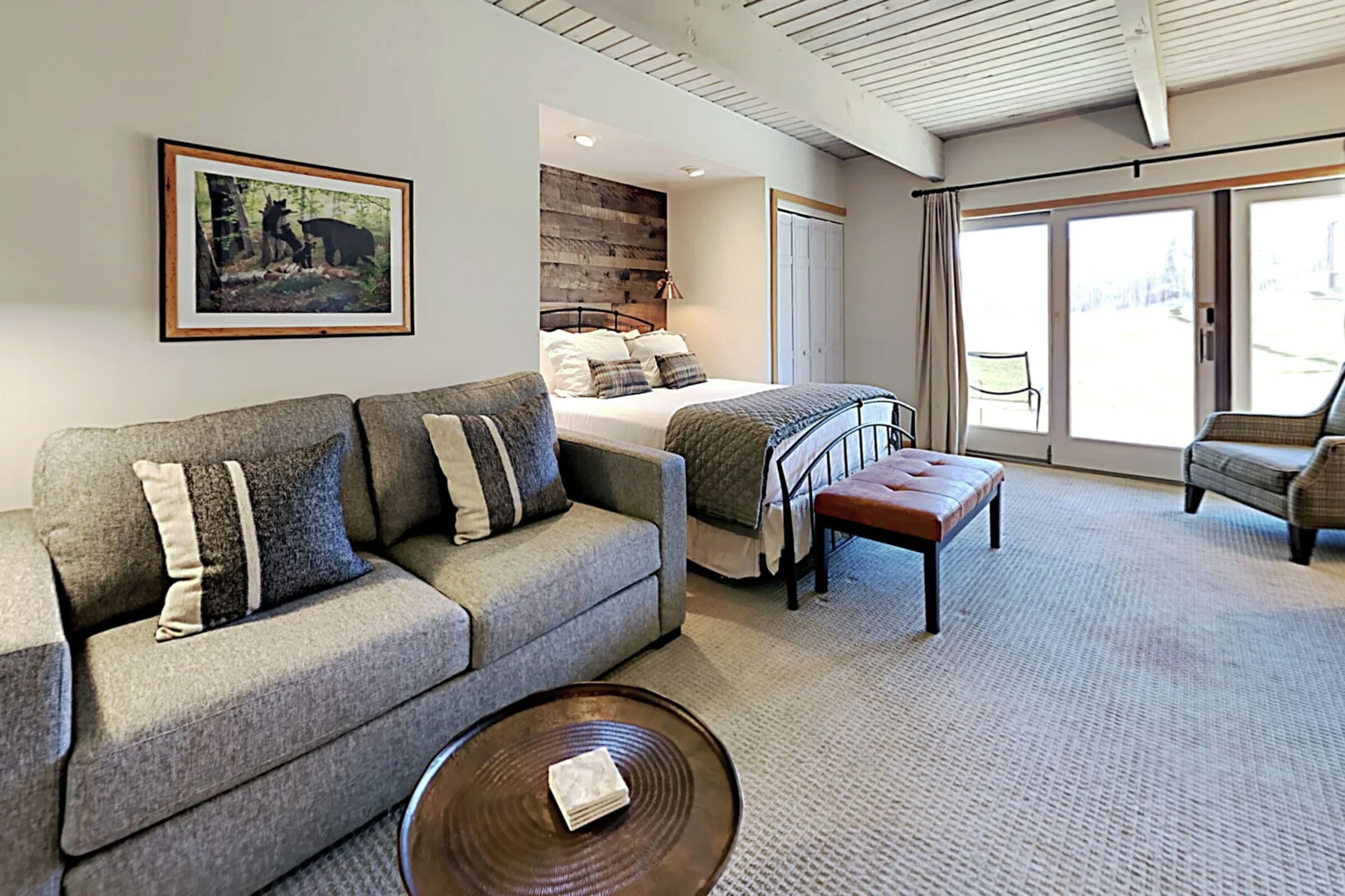 #117 - Studio Living Area