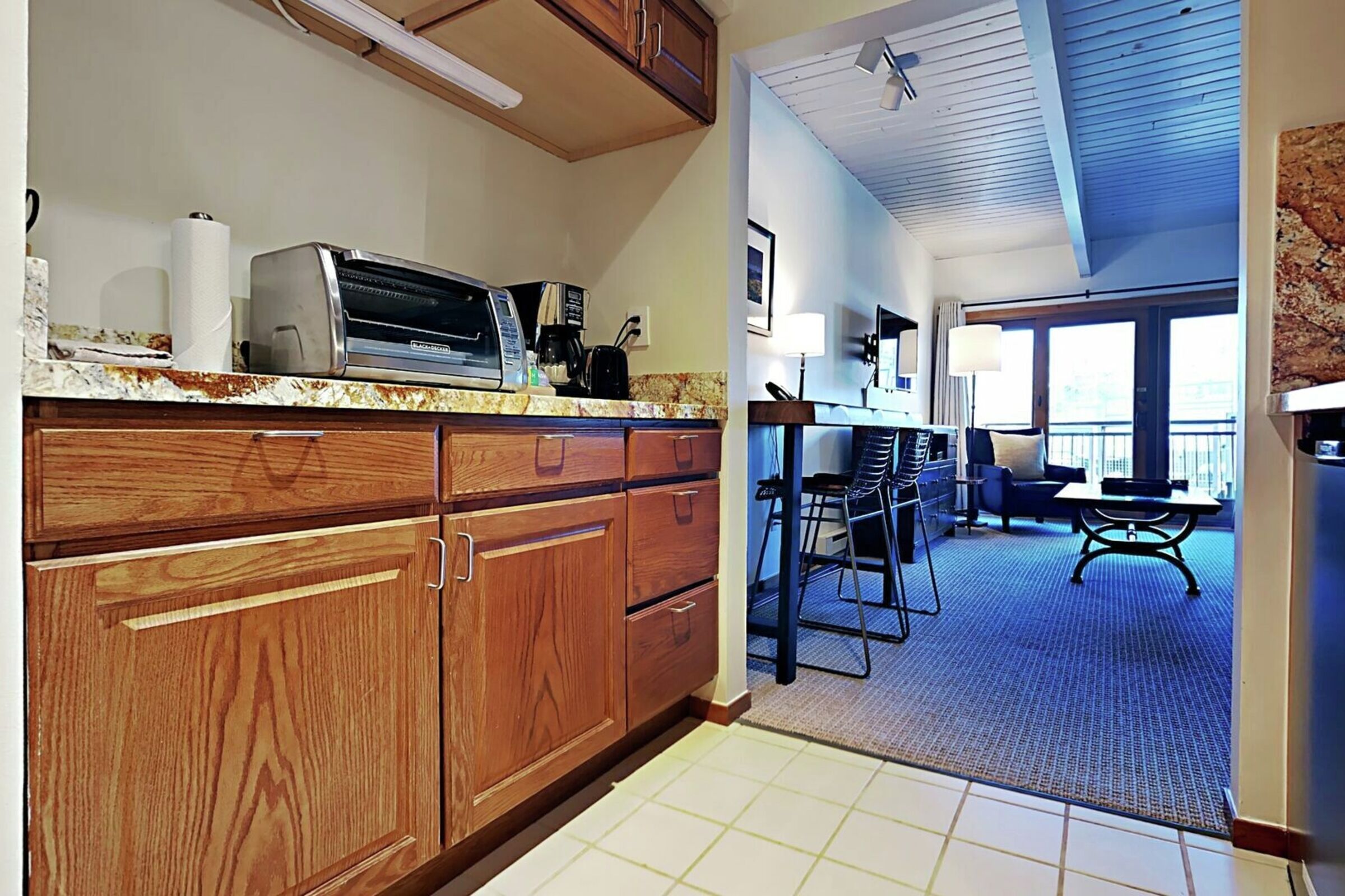#214 - Studio Kitchenette