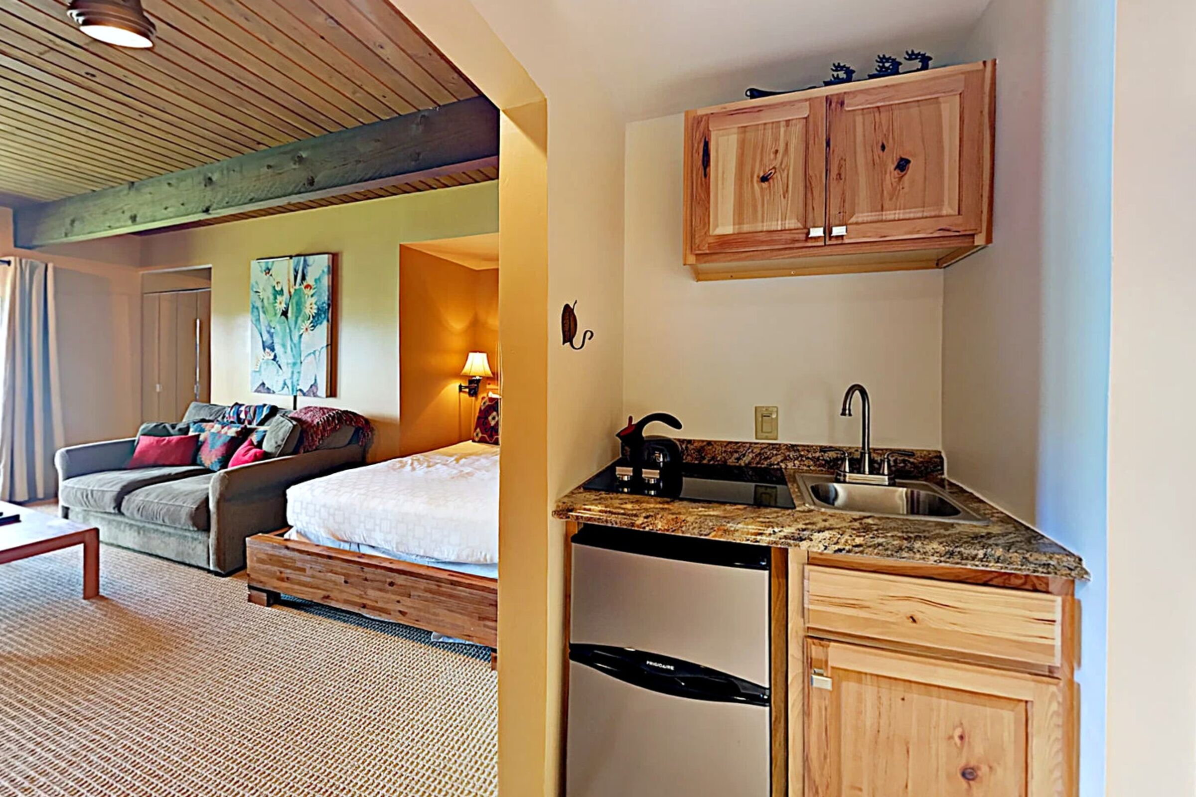 #216 - Studio Kitchenette