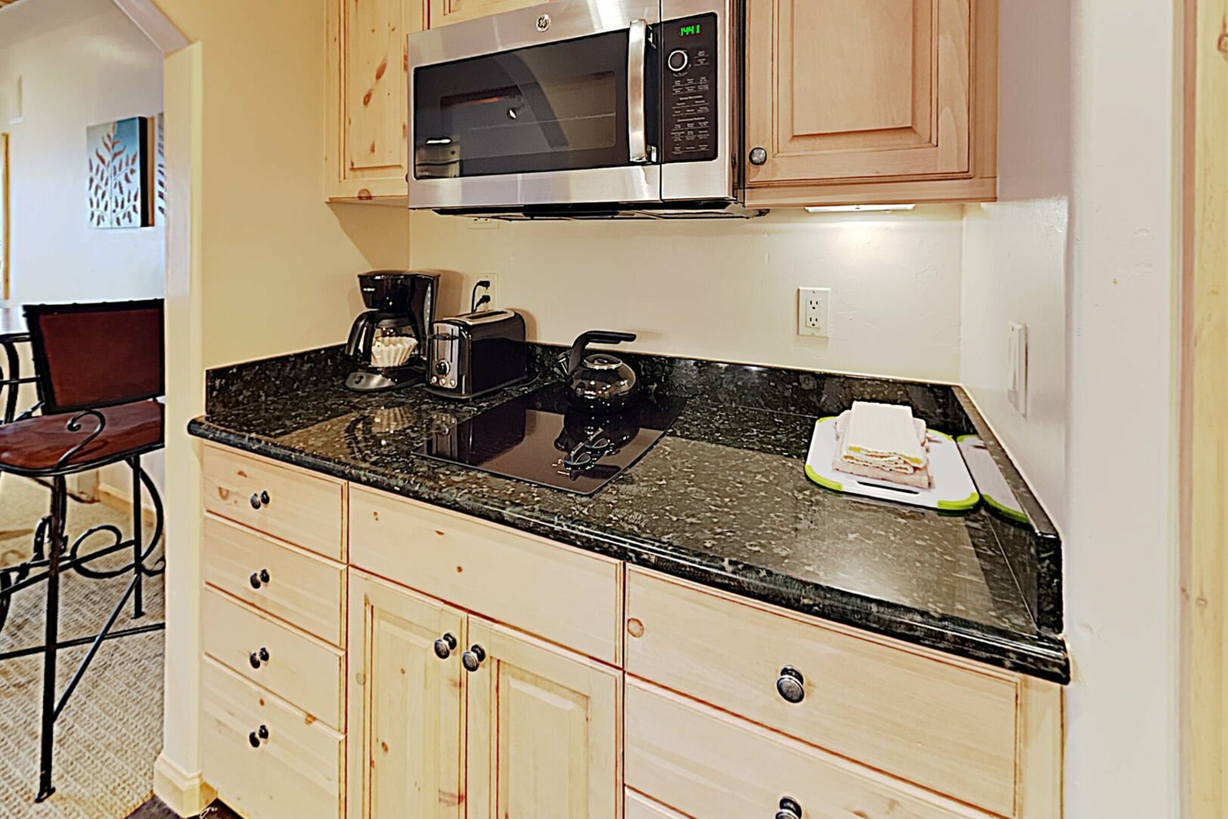 #115 - Studio Kitchenette