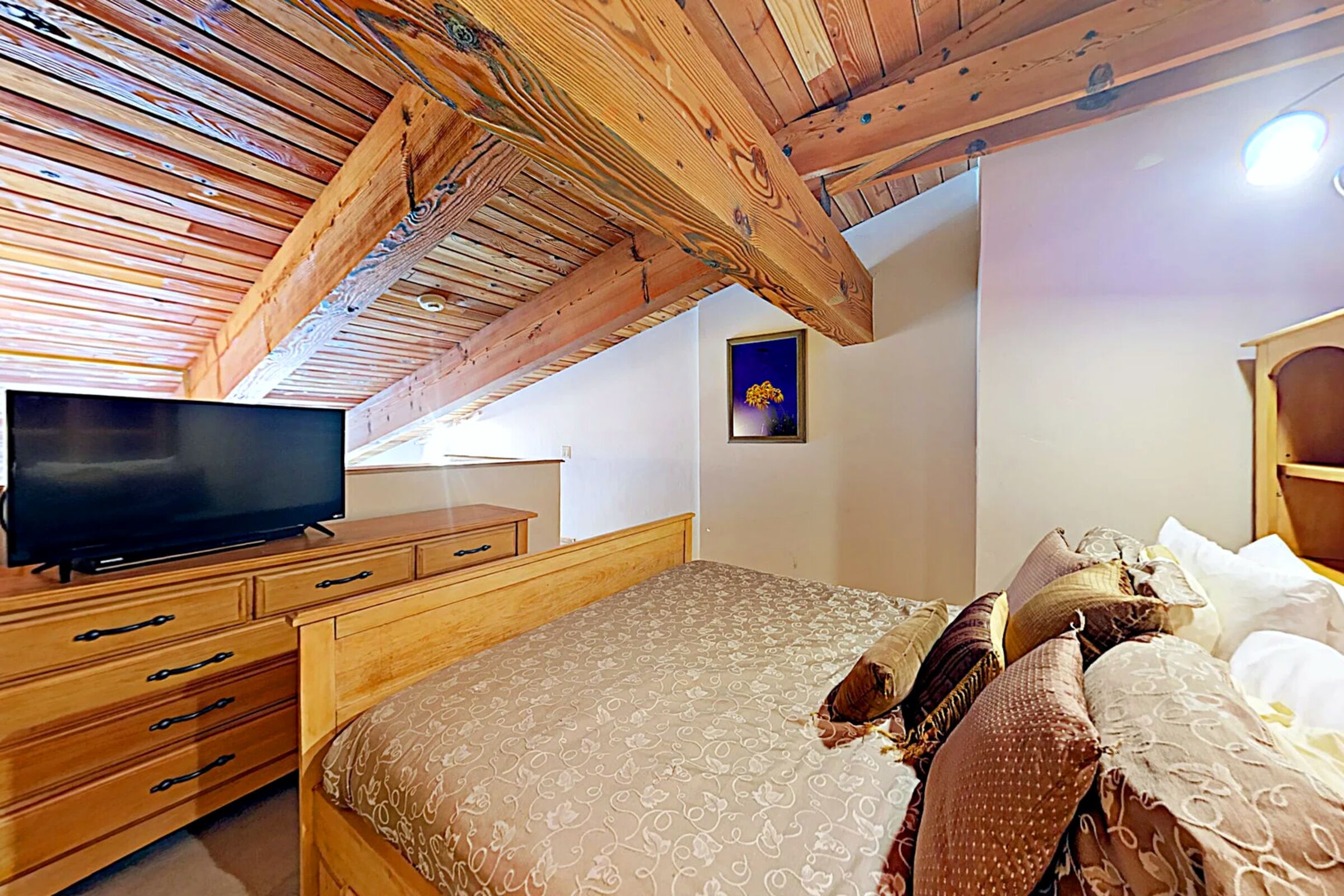 #305 - Studio Loft Bedroom