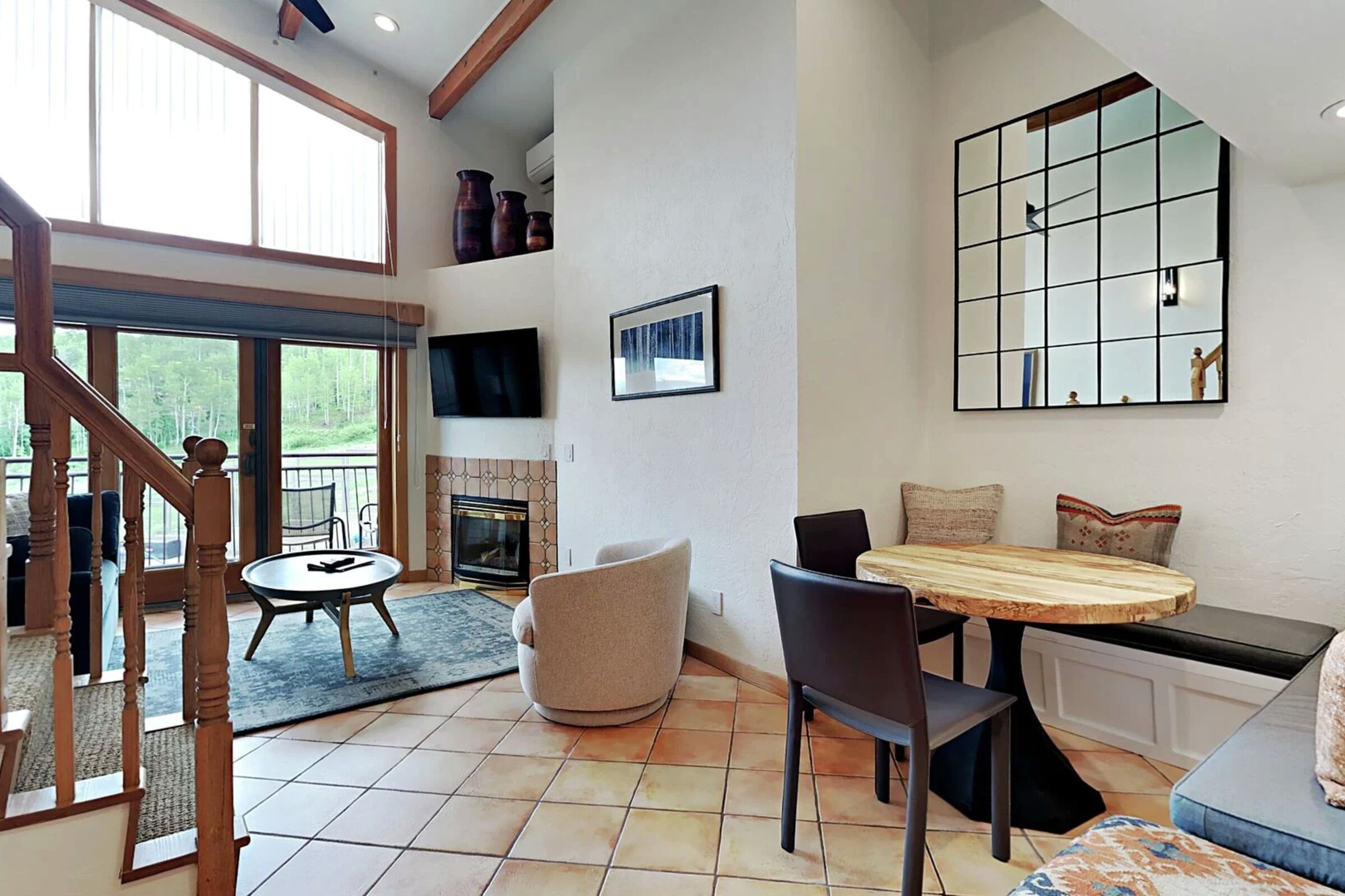 #314 - Studio Living Room & Dining Room