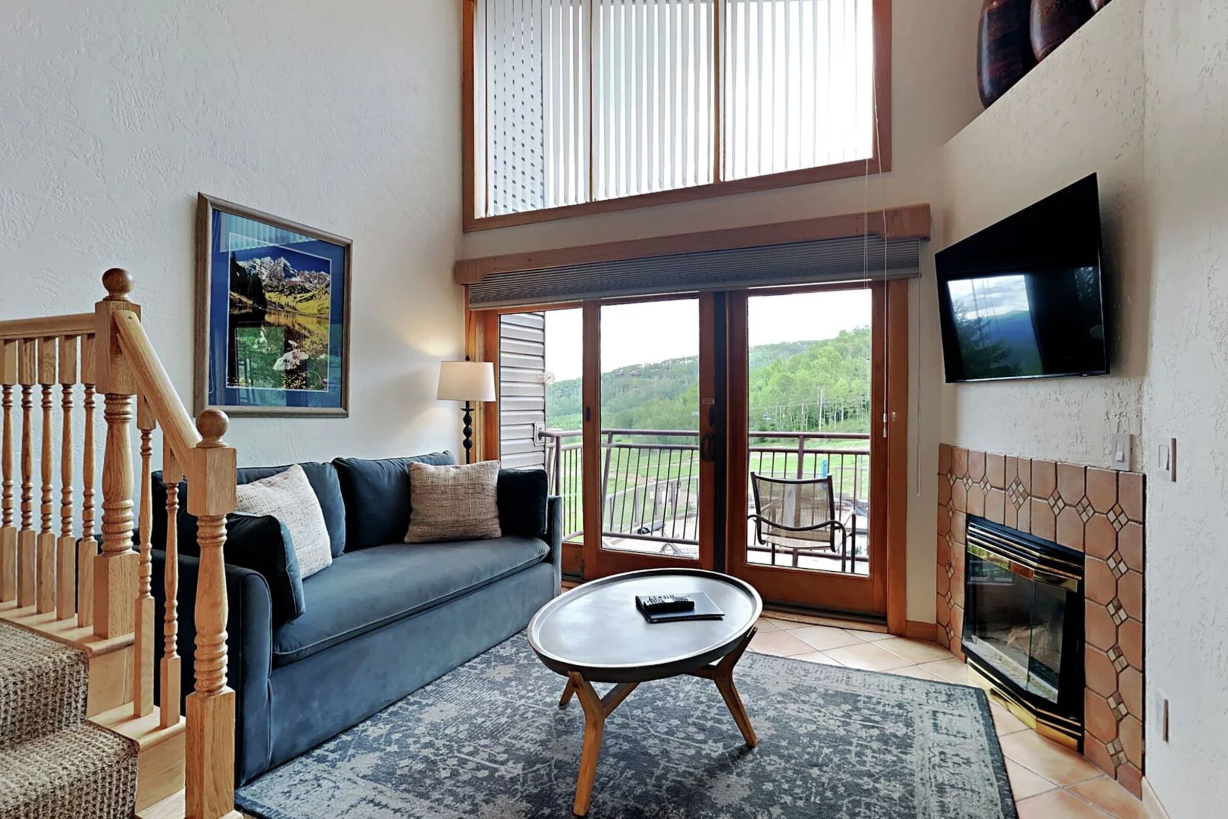 #314 - Studio Living Room