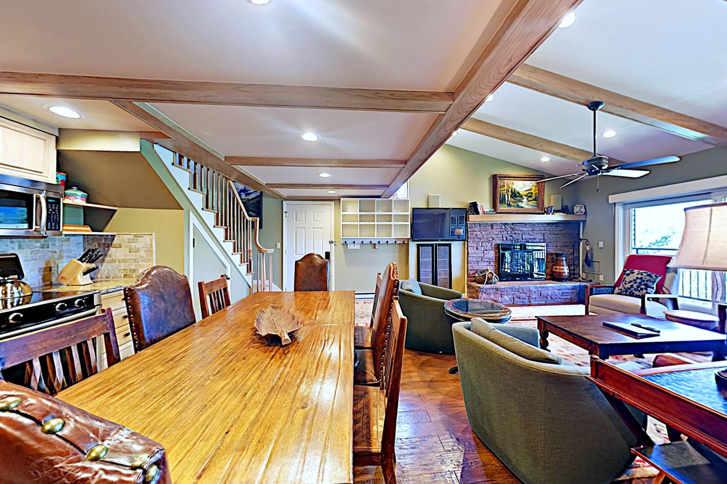 #D3D - Dining Area & Living Area