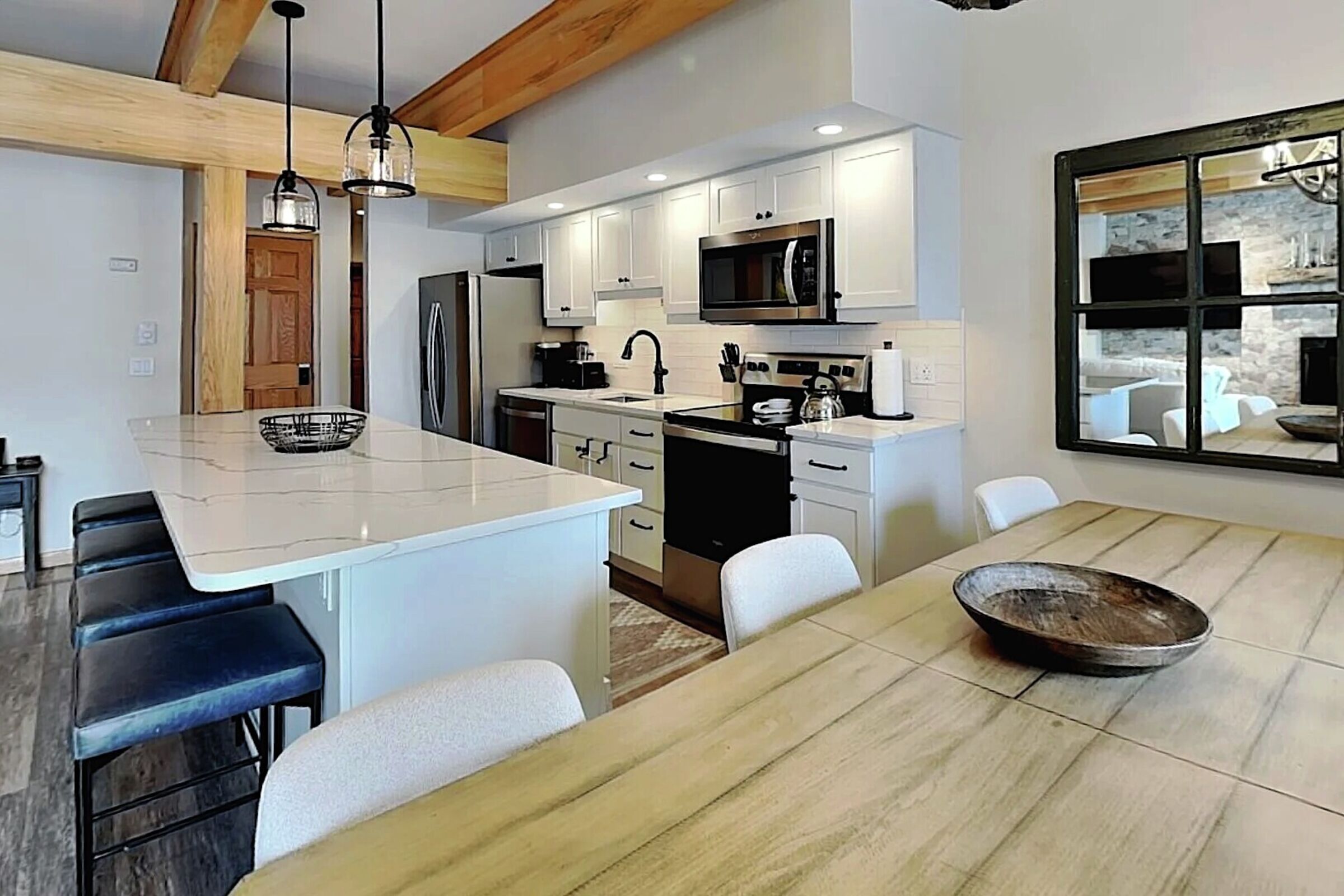 Dining Area & Kitchen