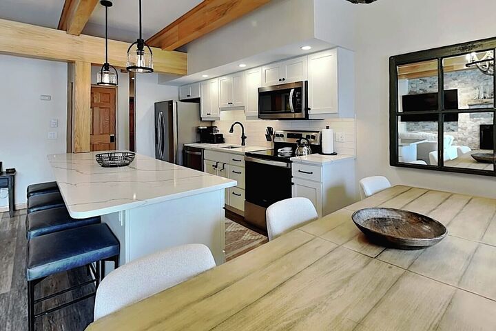 Dining Area & Kitchen