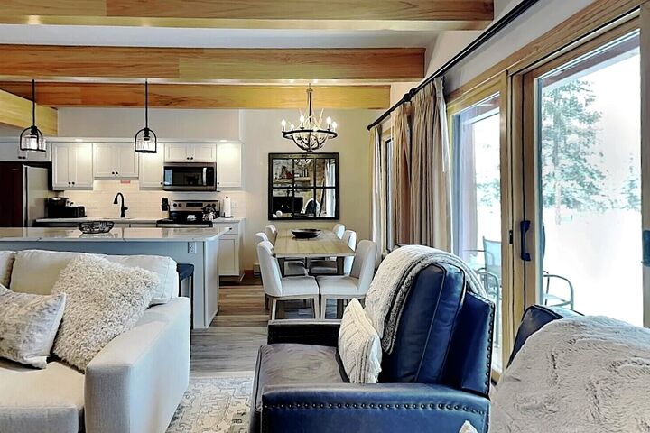 Living Area & Dining Area