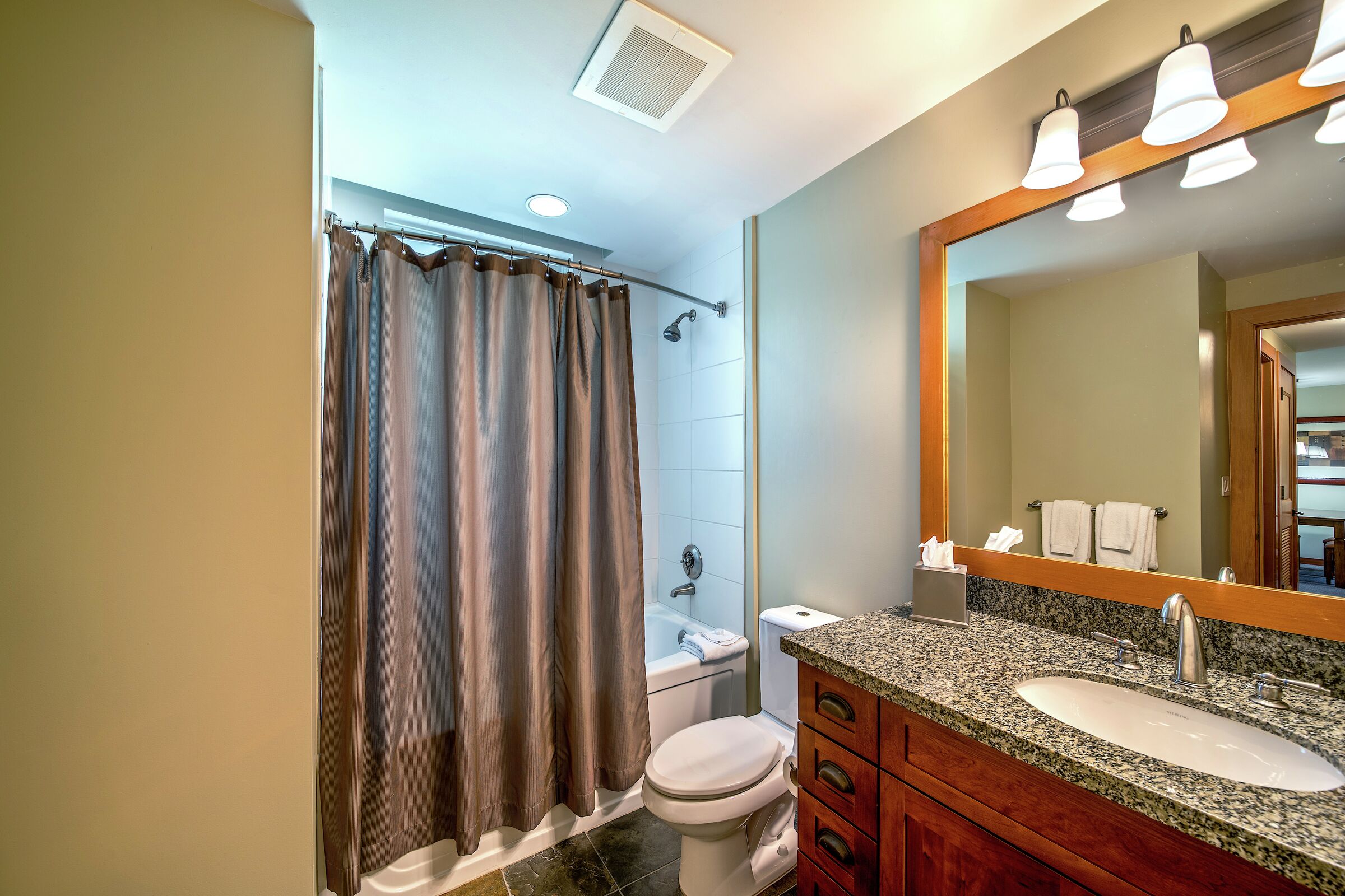 #3415 - Master Ensuite Bathroom