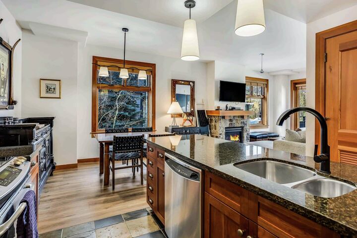 #3313 - Kitchen & Dining Area
